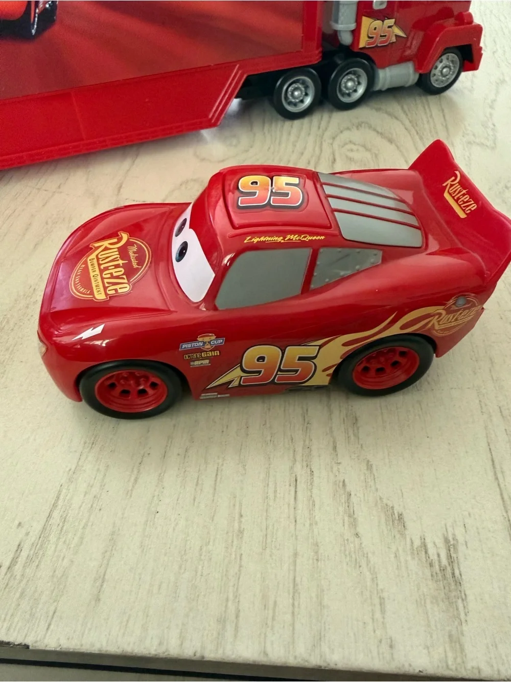Cars Lightning McQueen & Friends Vehicle Playset - Red/Blue
